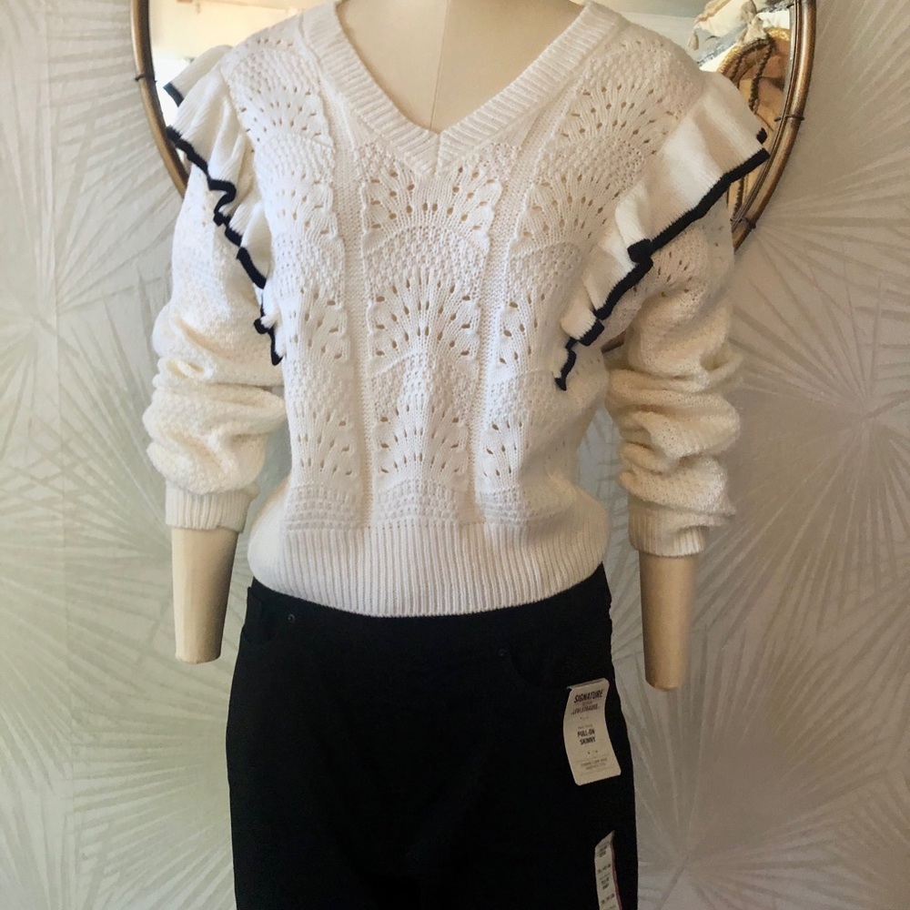 Marc New York Cream V-Neck Knit Sweater with Contrasting Black Trim NWT